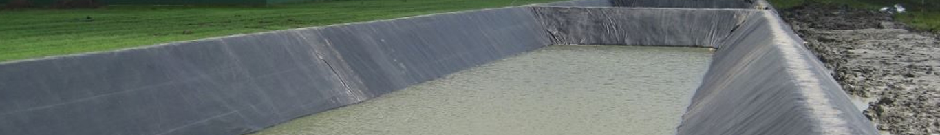 Waterbassin gevuld met gietwater